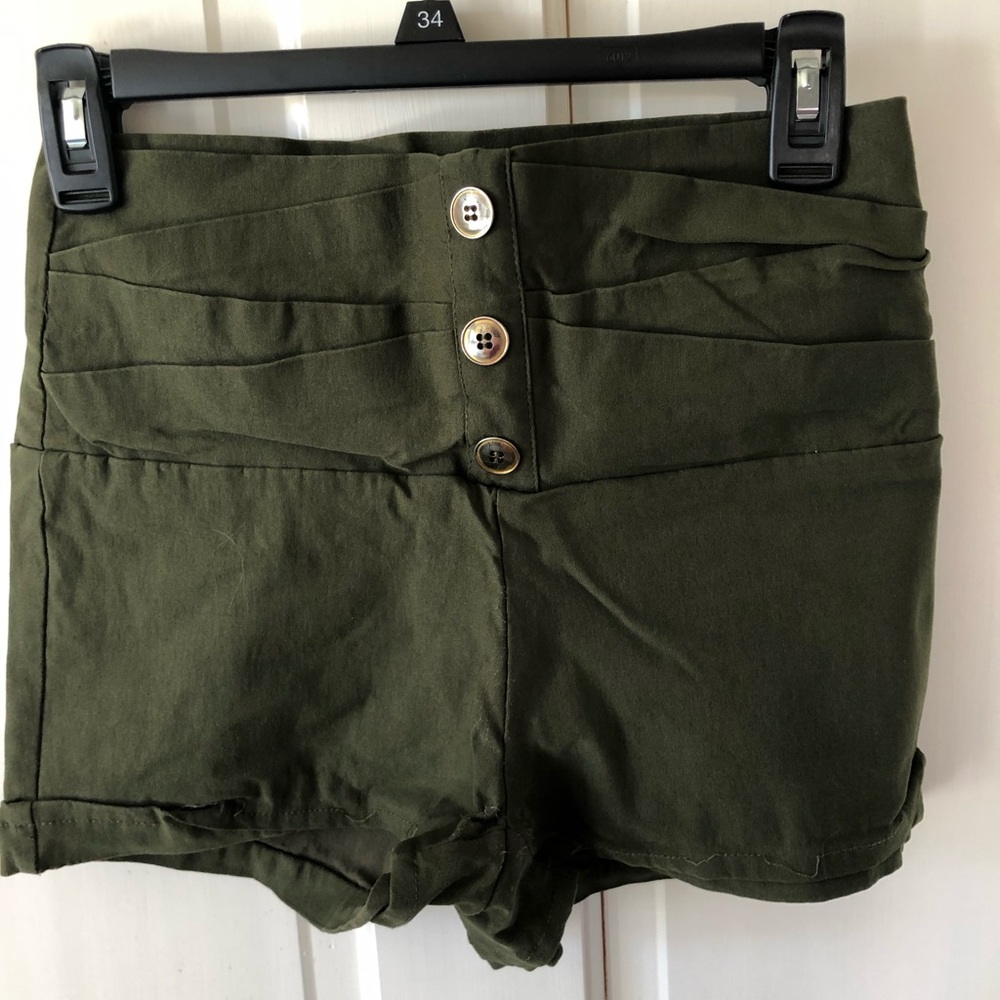 ✨MOVING SALE✨ Forrest green stretchy booty shorts